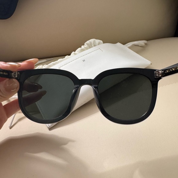 Gentle monster Black Sunglasses - Picture 3 of 3